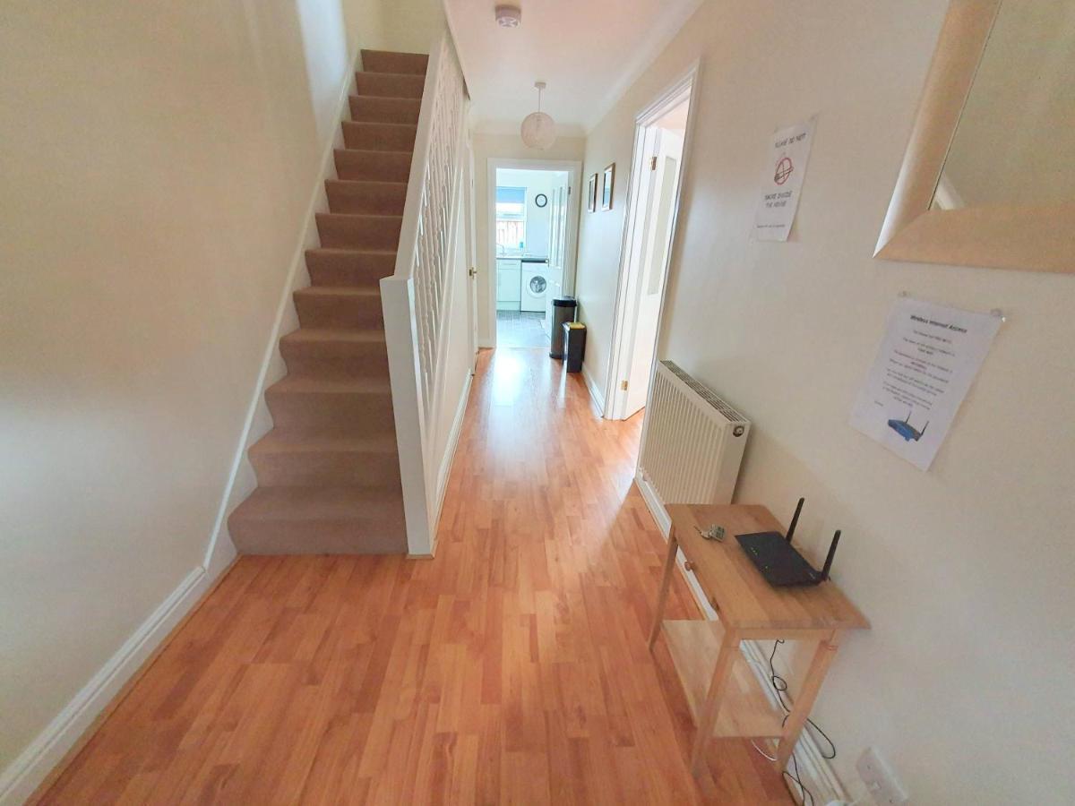 Friars Walk Houses With 2 Bedrooms, 2 Bathrooms, Fast Wi-Fi And Private Parking Sittingbourne Exterior foto