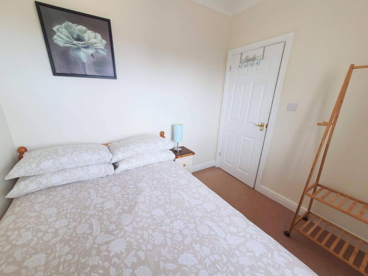 Friars Walk Houses With 2 Bedrooms, 2 Bathrooms, Fast Wi-Fi And Private Parking Sittingbourne Exterior foto