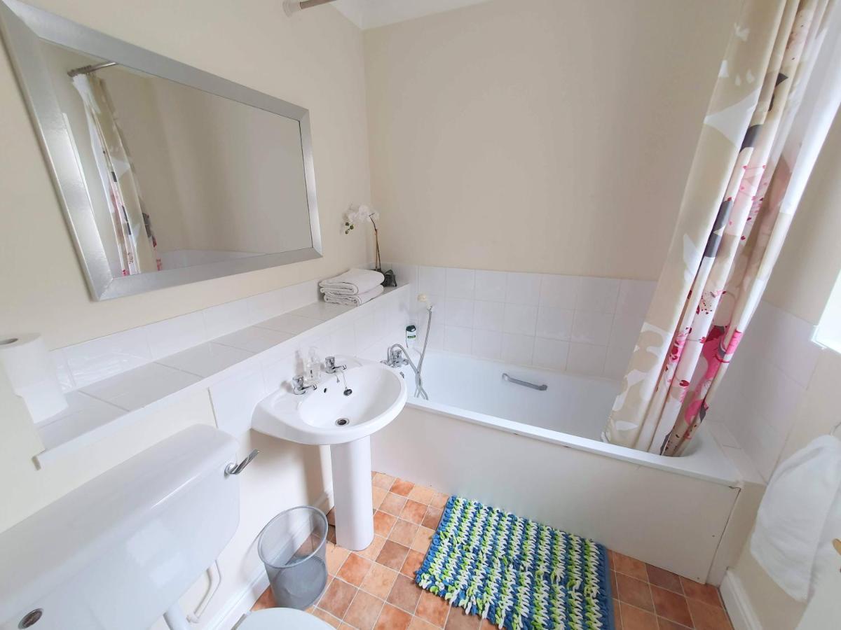 Friars Walk Houses With 2 Bedrooms, 2 Bathrooms, Fast Wi-Fi And Private Parking Sittingbourne Exterior foto
