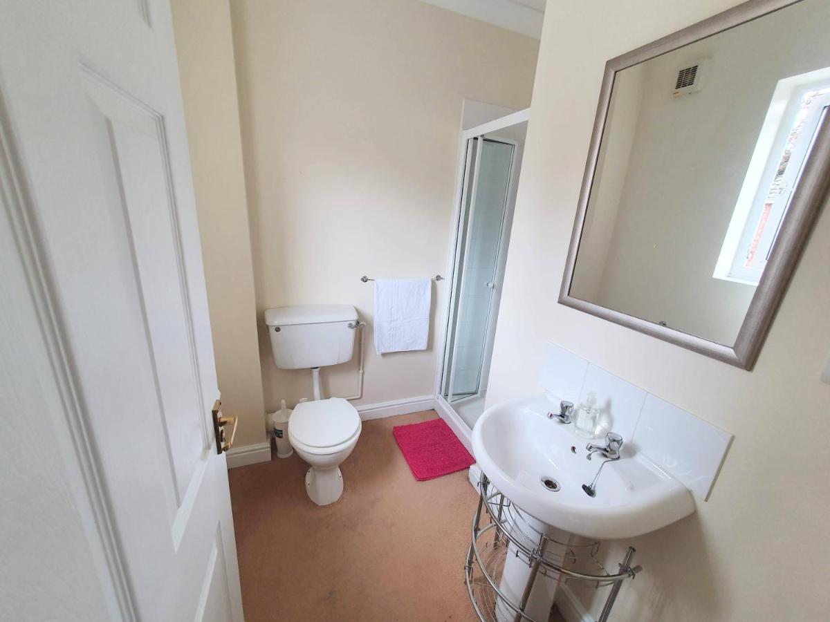 Friars Walk Houses With 2 Bedrooms, 2 Bathrooms, Fast Wi-Fi And Private Parking Sittingbourne Exterior foto