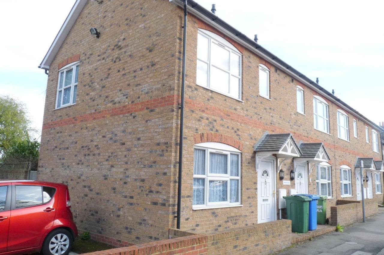 Friars Walk Houses With 2 Bedrooms, 2 Bathrooms, Fast Wi-Fi And Private Parking Sittingbourne Exterior foto