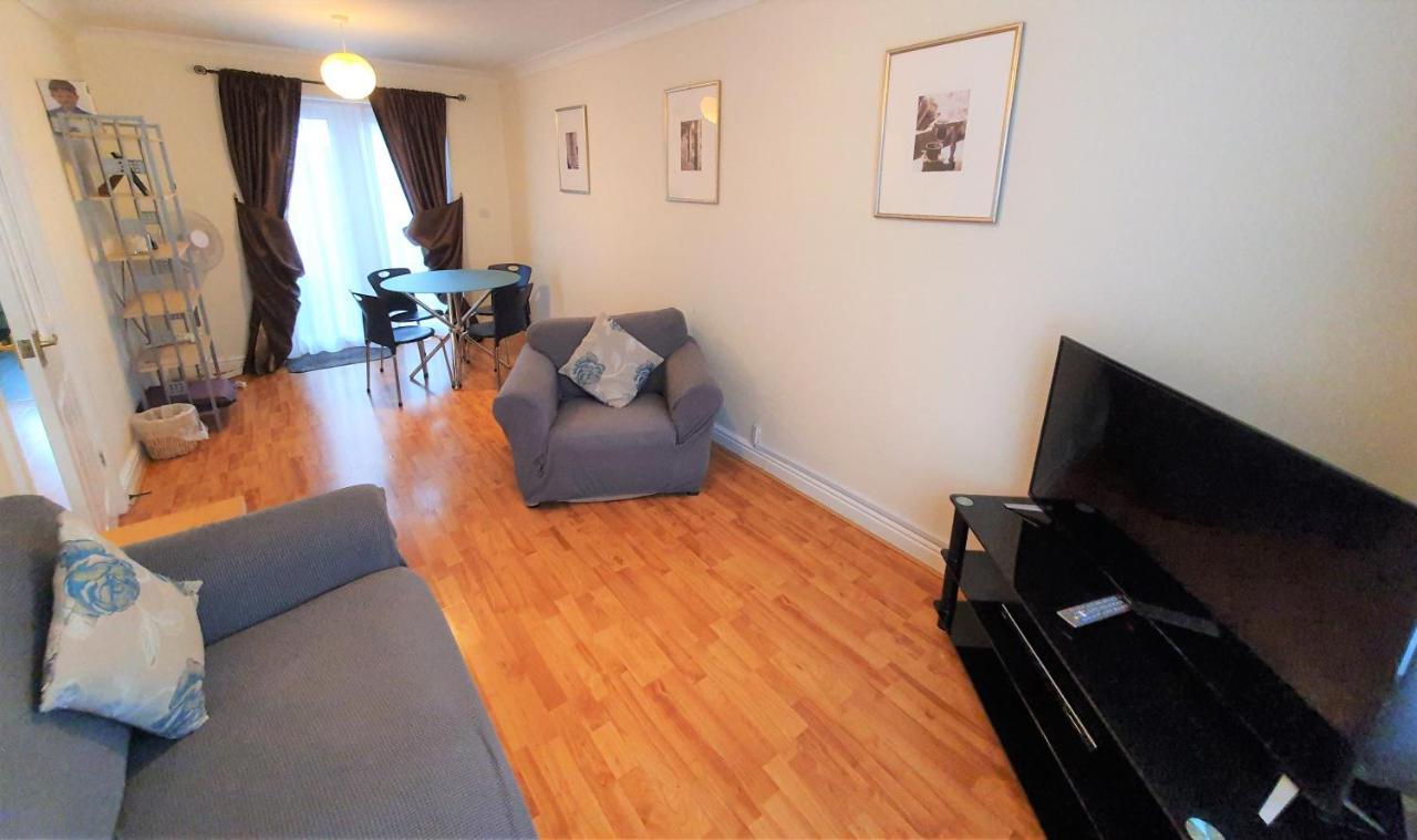 Friars Walk Houses With 2 Bedrooms, 2 Bathrooms, Fast Wi-Fi And Private Parking Sittingbourne Exterior foto