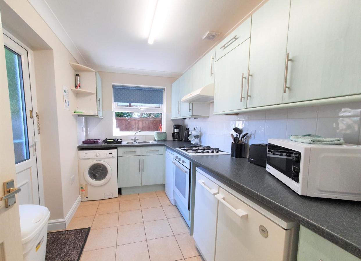Friars Walk Houses With 2 Bedrooms, 2 Bathrooms, Fast Wi-Fi And Private Parking Sittingbourne Exterior foto
